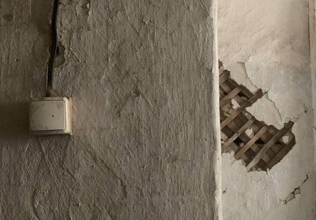 История и разруха: символы прошлого среди аварийного жилья