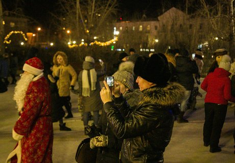 Площадь, гори! Новогоднюю иллюминацию открыли на пл. Декабристов в Чите