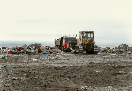 Фоторепортаж: Городская свалка Читы стала пожарищем и местом ЧС