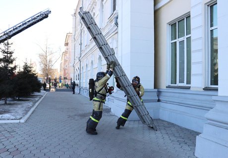 Масштабные пожарно-тактические учения в штабе армии в Чите