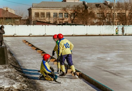 Турнир по хоккею с мячом стартовал в Чите - фоторепортаж ZAB.RU