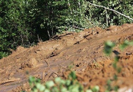 Обрушившийся на дорогу под Читой сель
