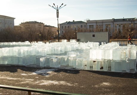 Как готовят к Новому году главную площадь Читы