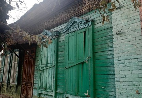 История и разруха: символы прошлого среди аварийного жилья