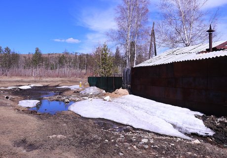 Освободившийся ото льда дачный «Авиатор»