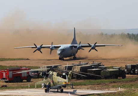 Взлеты и посадки транспортников на грунтовую ВПП в Забайкалье