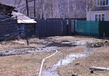 Освободившийся ото льда дачный «Авиатор»