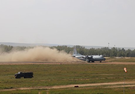 Взлеты и посадки транспортников на грунтовую ВПП в Забайкалье