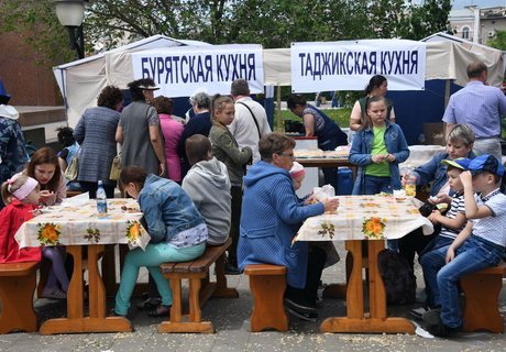 Многонациональная Чита отметила День России