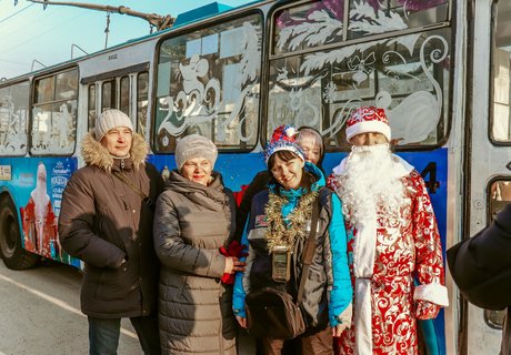 Как выглядит новогодний троллейбус, выехавший на улицы Читы – фоторепортаж ZAB.RU