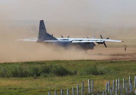 Взлеты и посадки транспортников на грунтовую ВПП в Забайкалье