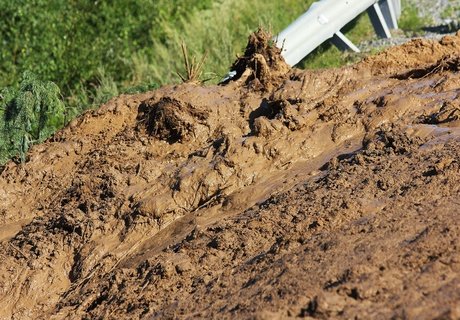 Обрушившийся на дорогу под Читой сель
