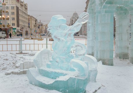 Холодная стройка. Как в центре Читы строят ледовый городок?