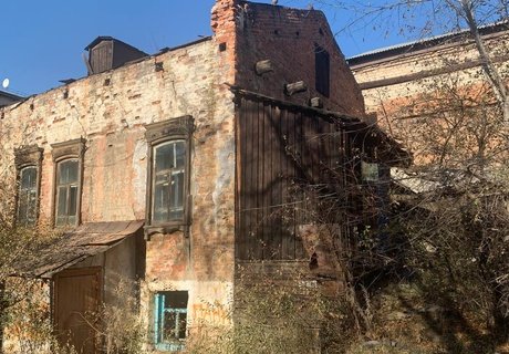 История и разруха: символы прошлого среди аварийного жилья