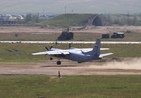 Взлеты и посадки транспортников на грунтовую ВПП в Забайкалье