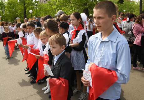 Школьники вступили в пионеры