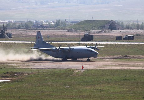 Взлеты и посадки транспортников на грунтовую ВПП в Забайкалье