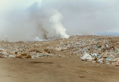 Фоторепортаж: Городская свалка Читы стала пожарищем и местом ЧС