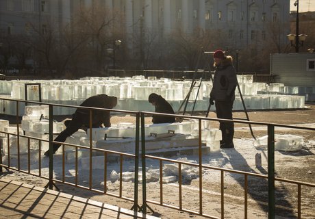 Как готовят к Новому году главную площадь Читы