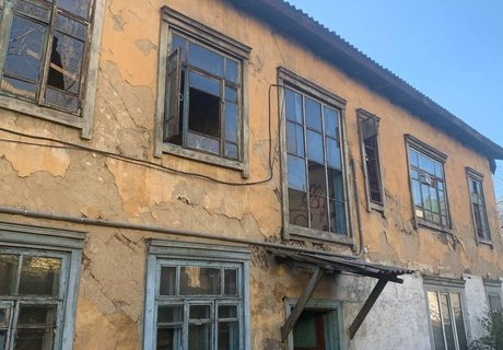 История и разруха: символы прошлого среди аварийного жилья