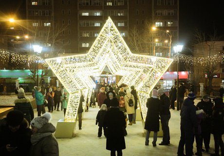 Площадь, гори! Новогоднюю иллюминацию открыли на пл. Декабристов в Чите