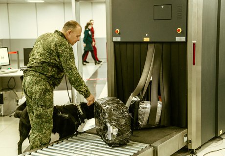 «Х-Скан» и кинологи – как проверяют туристов в аэропорту Читы
