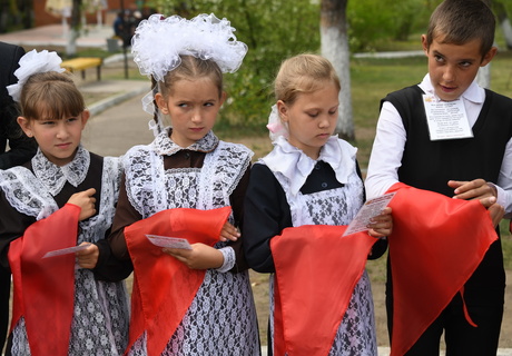 Школьники вступили в пионеры