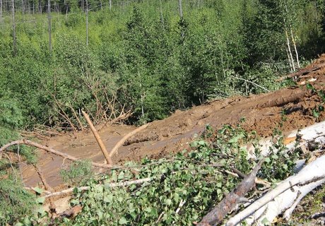 Обрушившийся на дорогу под Читой сель