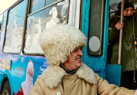 Как выглядит новогодний троллейбус, выехавший на улицы Читы – фоторепортаж ZAB.RU