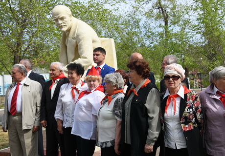 Школьники вступили в пионеры