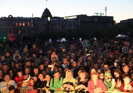 Многонациональная Чита отметила День России