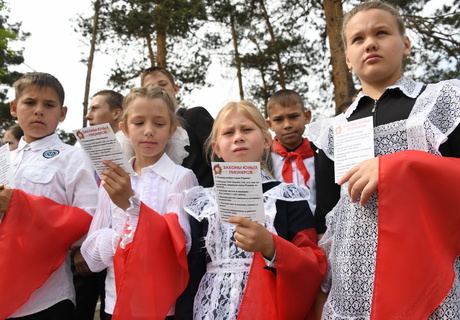 Школьники вступили в пионеры