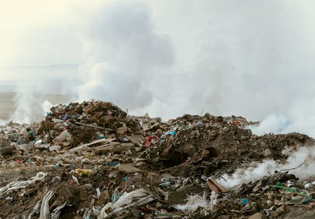 Фоторепортаж: Городская свалка Читы стала пожарищем и местом ЧС