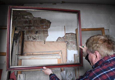 Дожди затопили мастерскую заслуженного художника