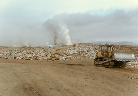 Фоторепортаж: Городская свалка Читы стала пожарищем и местом ЧС