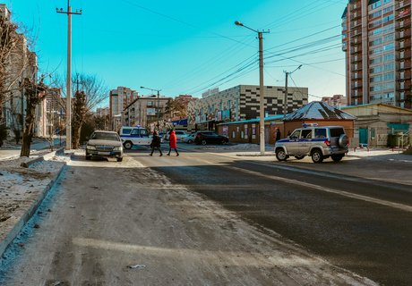 Возможно, бомба. В центре Читы оцепили дом – фото ZAB.RU