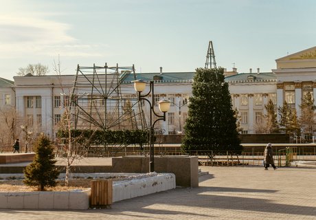 Как готовят к Новому году главную площадь Читы