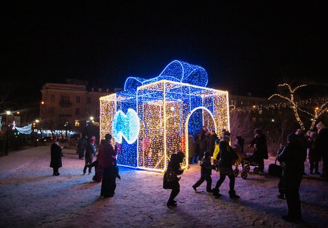 Площадь, гори! Новогоднюю иллюминацию открыли на пл. Декабристов в Чите