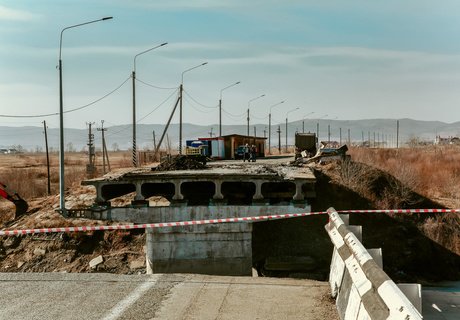 Ремонтные работы начались на рухнувшем Каштакском мосту - фото ZAB.RU