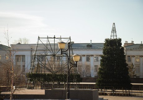 Как готовят к Новому году главную площадь Читы