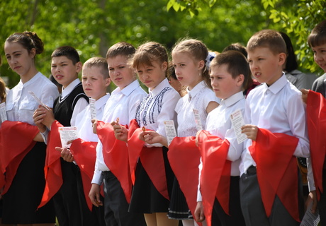 Школьники вступили в пионеры