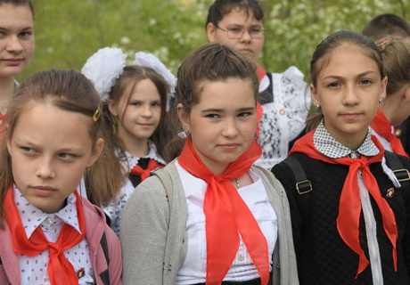 Школьники вступили в пионеры