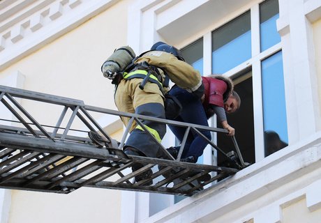 Масштабные пожарно-тактические учения в штабе армии в Чите