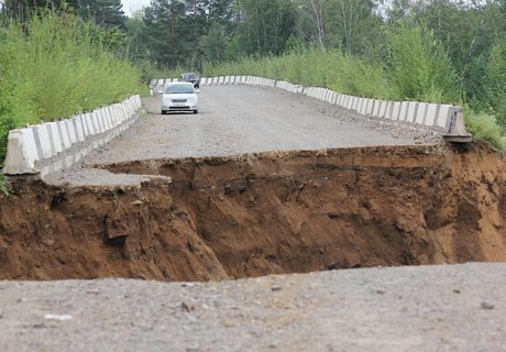 Обвал дороги на Высокогорье в Чите