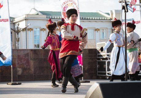 Весело и ветрено: Празднуем День народного единства