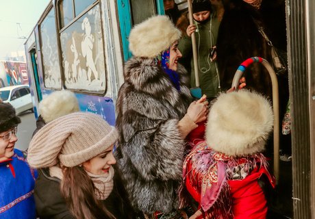 Как выглядит новогодний троллейбус, выехавший на улицы Читы – фоторепортаж ZAB.RU