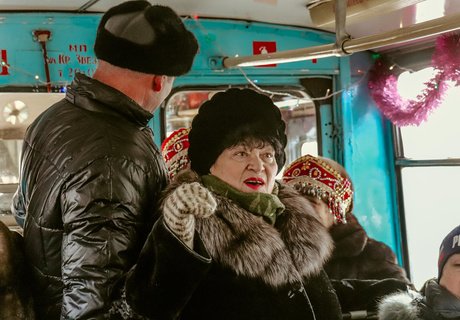 Как выглядит новогодний троллейбус, выехавший на улицы Читы – фоторепортаж ZAB.RU