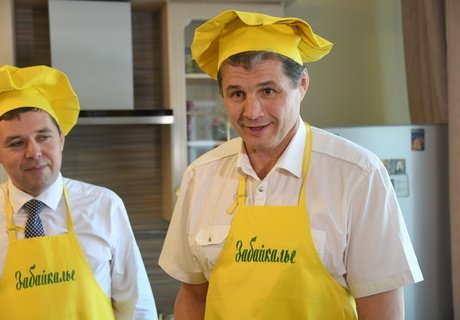 Торт в виде дороги приготовил зампред правительства Паздников