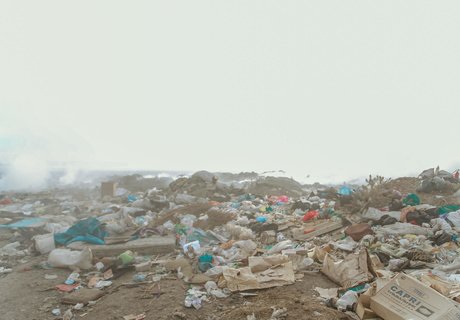 Фоторепортаж: Городская свалка Читы стала пожарищем и местом ЧС