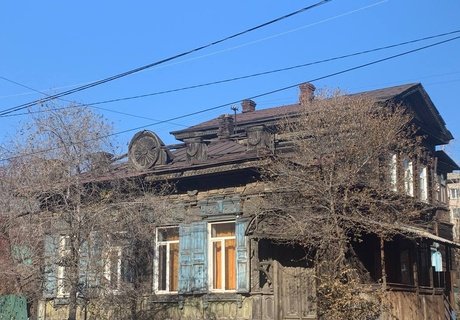 История и разруха: символы прошлого среди аварийного жилья